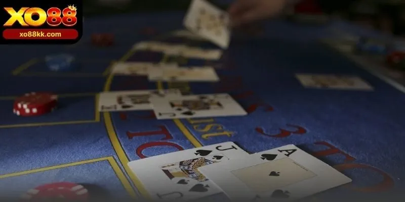 Bàn blackjact casino tại XO88 giúp người chơi theo dõi điểm bài và lựa chọn hành động trong từng lượt.
